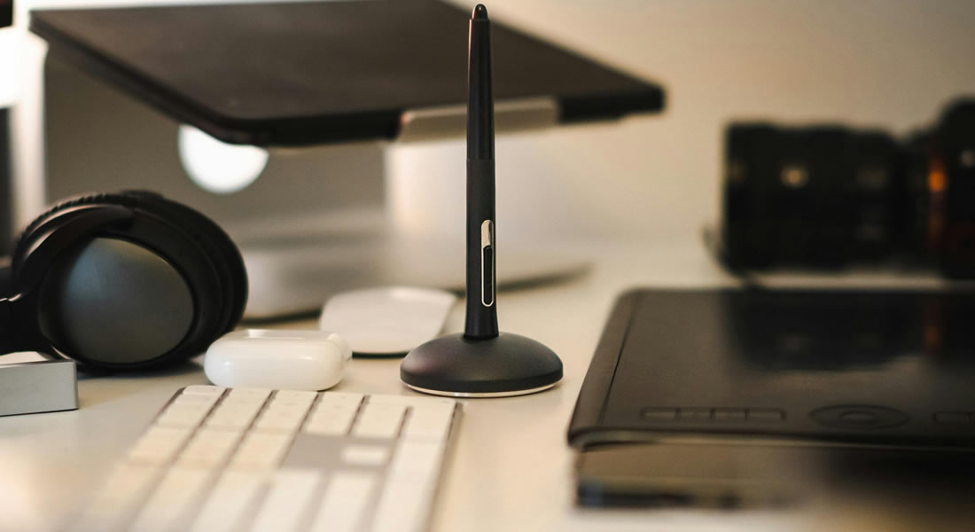 Pen and Electronics Accessory on a dedicated coworking desk in flex workspace